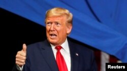 도널드 트럼프 미국 대통령이 지난 2일 노스캐롤라이나주 샬럿에서 열린 선거집회에 참석했다.