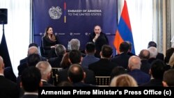 Վարչապետ Նիկոլ Փաշինյանը Վաշինգտոնում Հայաստանի դեսպանատանը հանդիպում է ունեցել ամերիկահայ համայնքի ներկայացուցիչների հետ: