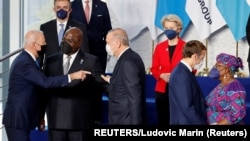 Svetski lideri na samitu G20 u Rimu (Foto: Reuters/Ludovic Marin)