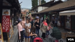 Crowds of people in the streets of Bascarsija, Sarajevo. (J. Swicord/VOA)