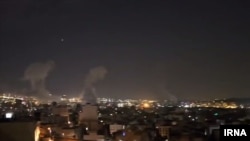 تصاویر منتشر شده در شبکه‌های اجتماعی مربوط به یک رشته از حملات اسرائيل در روز جمعه در نزدیکی تهران