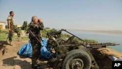 17일 모술 댐 인근의 쿠르드 군 모습 