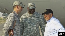 AQSh Mudofaa vaziri Leon Panetta Afg'onistonda generallar bilan