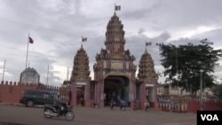 ទិដ្ឋភាព​ខាង​ក្រៅ​នៃ​វត្ត​កោងកាង​ នា​ថ្ងៃទី០៤​ខែសីហា​ឆ្នាំ២០១៦​ កន្លង​ទៅ។​ វត្ត​កោង​កាង​ក្នុងក្រុង​ប៉ៃលិន​ជា​ទីកន្លែង​ដែល​រដ្ឋាភិបាល​ចាប់​ផ្តើម​ប្រកាស​ទទួល​យក​កងទ័ព​ខ្មែរ​ក្រហម​ដំបូង​គេ​ ​កាល​ពី​២០​ឆ្នាំ​មុន ​នៅ​ខែ​សីហា។ (នៅ វណ្ណារិន/VOA)