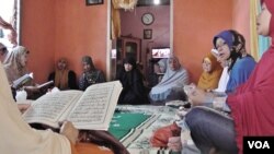 Keluarga WN Indonesia mendoakan keselamatan 10 WNI yang disandera Kelompok Abu Sayyaf, Poso, Sulawesi Tengah