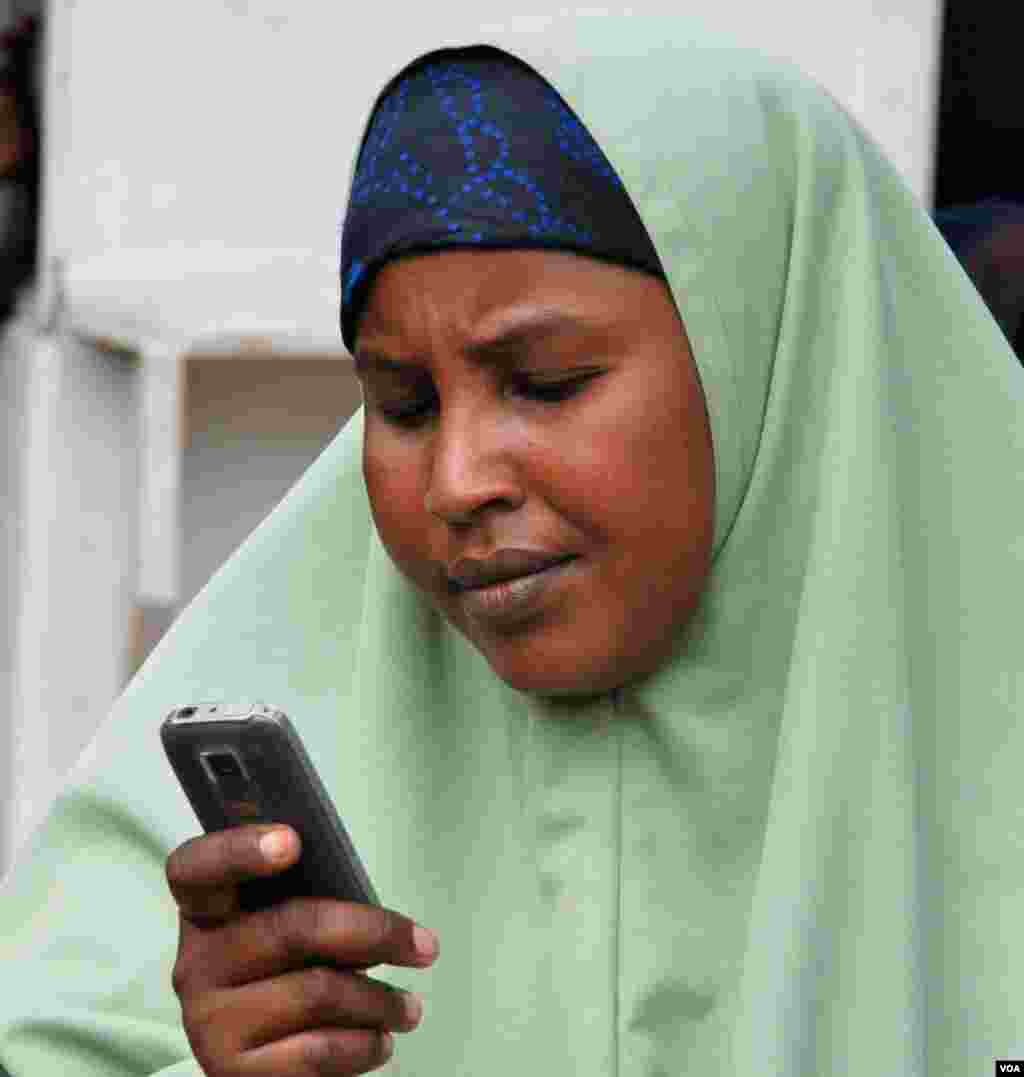 Even through the darkest days of al-Shabab rule, Somalia has maintained one of Africa&#39;s best internet and cellphone networks. (Pete Heinlein/VOA)