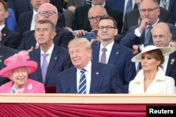 La reina Isabel II de Inglaterra y el presidente de EE.UU., Donald Trump, y su esposa Melania, el miércoles 5 de junio de 2019.