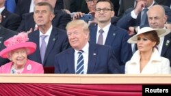 ប្រធានាធិបតីអាមេរិកលោក Donald Trump និងភរិយា ចូលរួមក្នុង​ទិវា D-Day ជាមួយ​ព្រះមហាក្សត្រី​ Queen Elizabeth II នៅ​ក្នុង​ទីក្រុង Portsmouth ភាគ​ខាង​ត្បូង​ចក្រភព​អង់គ្លេស។