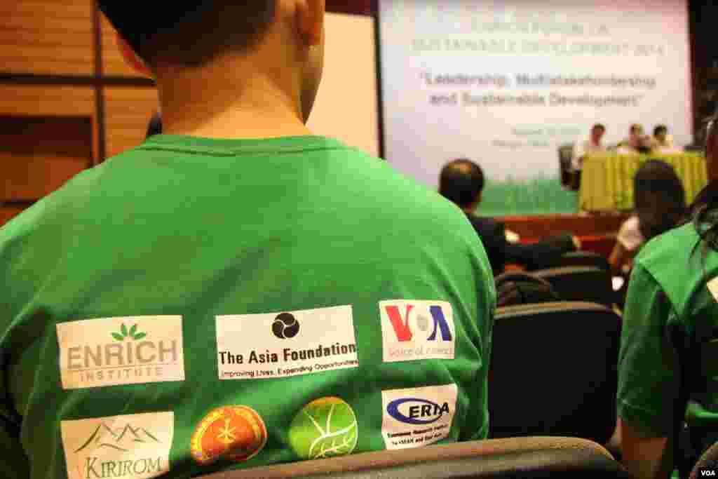 The forum is attended public institutions, private companies, civil society organizations, and other stakeholders to discuss about the emerging development issues and challenges and to find​ sustainable development solutions in Cambodia. (Nov Povleakhena/VOA Khmer)