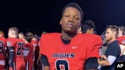 Foto Achiv: Djovani Jean-Pierre nan Albertville, Alabama (Foto Koutwazi Francine Apollon) 