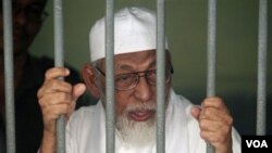 Abu Bakar Bashir menghadapi kemungkinan hukuman penjara seumur hidup.