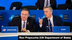 Američki državni sekretar Majk Pompeo i generalni sekretar NATO-a Jens Stoltenberg na ministarskom sastanku NATO u Vašingtonu