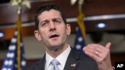 Ketua DPR AS Paul Ryan memberikan penjelasan di gedung Capitol mengenai upaya untuk membatalkan UU Obamacare, Kamis (7/1).
