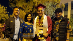 Yulfiano (ke-2 dari kanan) saat wisuda bersama keluarga (dok: Yafi Fayruz)