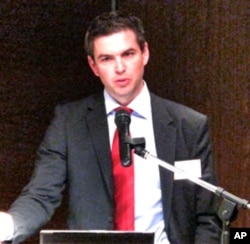 席尔认为统一应是民主且无条件的