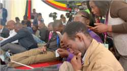 Journalists listen to President Emmerson Mnangagwa in Victoria Falls, Zimbabwe, June 25, 2019. (Columbus Mavhunga/VOA)