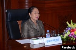 រូបឯកសារ៖ អ្នកស្រី​ ជូ ប៊ុនអេង រដ្ឋ​លេខាធិការ​ក្រសួង​មហា​ផ្ទៃ​ និង​ជា​អនុ​ប្រធាន​អចិន្ត្រៃយ៍​នៃ​គណៈកម្មាធិការ​ជាតិ​បង្ក្រាប​ការ​ជួញដូរ​មនុស្ស​ និង​ផ្លូវ​ភេទ​លើ​ស្ត្រី​ និង​កុមារ​។