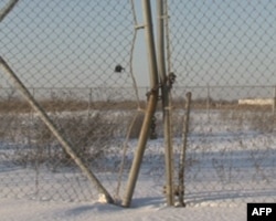 昔日工厂所在地变成一片荒废的草原