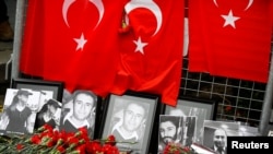 Reina tungi klubidagi xurujda 39 kishi o'ldirilgan, qairyb 50 odam jarohatlangan.