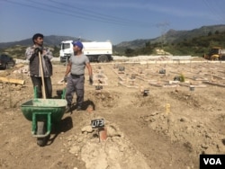 A graveyard in Turkey, where workers bury the mostly unidentified bodies of people who drowned in the sea while attempting to cross into Europe, including children, April 2016. (H. Murdock/VOA)