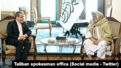 د ایران د بهرنیو چارو وزیر عباس عراقچي د یکشنبې په ورځ کابل ته خپل سفر پر مهال د طالبانو د رئیس الوزرا ملا محمد حسن اخوند په ګډون د طالبانو د حکومت د بهرنیو او دفاع وزارتونو سرپرستانو سره کتلي وو.