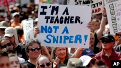 មនុស្ស​ម្នា​ចូលរួម​ក្នុង​ការ​ប្រមូល​ផ្តុំ March For Our Lives នៅ​រដ្ឋសភា Capitol កាលពី​ថ្ងៃទី២៤ ខែមីនា ឆ្នាំ២០១៨។