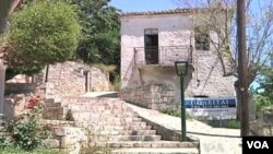 Warga Yunani mencari tempat investasi yang aman di luar negeri, sementara orang asing membeli properti di Yunani. (foto: dok)