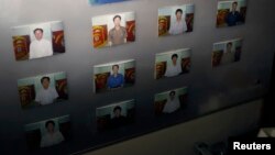 파나마에서 억류된 북한 선박 '청천강'호 선실에 선원들의 사진이 붙어있다.