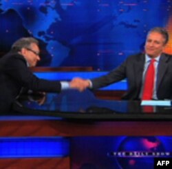 Luis Blek i Džon Stjuart u emisiji "Dejli šou"