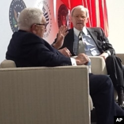 基辛格3月7号在华盛顿和美国著名电视新闻主播布罗考交谈