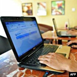 Internetni cheklash yoshlarni internetga yanada qiziqtirmoqda