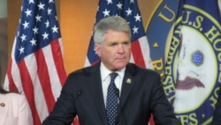 资料照：共和党联邦众议员麦考尔（Michael McCaul）2021年6月23日在国会山召开的记者会上发言，呼吁就新冠问题问责中共。 （美国之音记者李逸华拍摄）