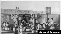 Hindu o'quvchilar uchun maktab. 1864-1952 yillar