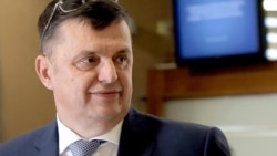 Predsjedavajući Vijeća ministara BiH Zoran Tegeltija tvrdi da je imao saglasnost za prodaju pokretne imovine E-RAOP-a, iako u Vladi RS-a tvrde da takav dokument nemaju.