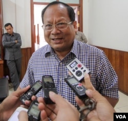 រូបឯកសារ៖ លោក​ខៀវ សុភ័គ អ្នកនាំពាក្យ​ក្រសួង​មហាផ្ទៃ​ថ្លែង​ប្រាប់​អ្នកសារព័ត៌មាន​នៅ​ថ្ងៃ​ព្រហស្បត៌៍ ទី​១១ ខែ​សីហា ឆ្នាំ​២០១៦​ នៅ​រាជធានី​ភ្នំពេញ​។ (VOA)