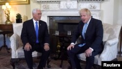 Potpredsednik SAD Majk Pens i britanski premijer Boris Džonson tokom sastanka u Londonu, 5. septembar 2019.