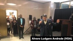 Toi Pinto canta na VOA