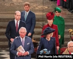 Ratu Inggris Elizabeth II, Pangeran Charles, Camilla, Duchess of Cornwall, Pangeran William dan Catherine, Duchess of Cambridge, Pangeran Harry dan Meghan, Duchess of Sussex menghadiri Commonwealth Service tahunan di Westminster Abbey di London pada 2020.
