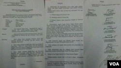 Surat rekomendasi Dewan Kehormatan Perwira kepada Panglima ABRI perihal pemberhentian Prabowo Subianto dari kesatuan TNI. Surat berkategori rahasia ini tersebar di berbagai media sosial (Foto: VOA/Andylala).