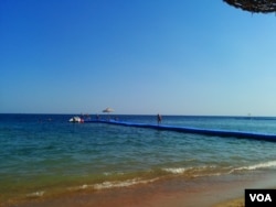 The pristine waters of the Red Sea have lost visitors from Europe to the past three years of upheaval in Egypt, Sharm el-Sheik, Nov. 21, 2014. (VOA / H. Murdock)