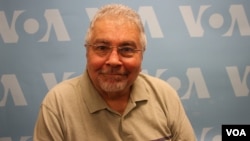 Greg Barron comes to VOA Khmer to give an interview on Zero Project in Washington DC on October 12, 2017. (VOA Khmer/Hong Chenda)