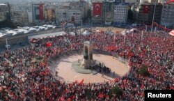Supporters of various political parties gather in Istanbul's Taksim Square during a rally organized by main opposition Republican People's Party (CHP) in Turkey, July 24, 2016.