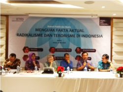 Mantan perwira polisi yang pernah bertugas di Detasemen khusus 88 Anti Teror Irjen Purnawirawan Benny Mamoto di Hotel Ashley, Jakarta. (Foto dok:VOA/Andylala)