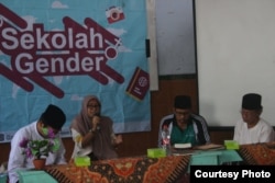 Sekolah Gender berisi delapan seri setiap akhir pekan di PPTI Al Falah Salatiga. (Foto courtesy: Ulfah)