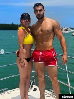 بریتنی اسپیرز و دوست پسر ایرانی تبارش سام اصغری در سواحل میامی- عکس منتشر شده بر حساب اینستاگرام بریتنی