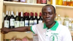 Eric Assigbé, responsable marketing de Togossimé à Lomé, 7 octobre 2020. (VOA/Kayi Lawson)