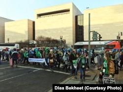 FILE - Abortion-rights opponents march toward the U.S. Supreme Court, during the March for Life in Washington, Jan. 18, 2019. (Diaa Bekheet/VOA)
