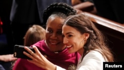 Nove članice Kongresa, Aleksandria Okasio - Kortez i Šila Džekson Li