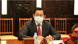 រូបឯកសារ៖ លោក កើត រិទ្ធ រដ្ឋមន្ត្រី​ថ្មី​នៃ​ក្រសួង​យុត្តិធម៌​ ចូលរួមកិច្ចប្រជុំមួយជាមួយតំណាង​ការិយាល័យ​ឧត្តម​ស្នងការ​អង្គការ​សហ​ប្រជាជាតិ​ទទួល​បន្ទុក​សិទ្ធិ​មនុស្ស​ប្រចាំ​កម្ពុជា នៅ​ក្រសួង​យុត្តិធម៌​ រាជធានីភ្នំពេញ កាលពីថ្ងៃ​ព្រហស្បតិ៍​ ទី៧ ខែឧសភា ឆ្នាំ២០២០។