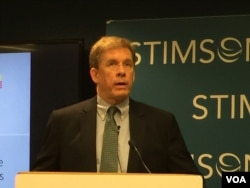 美负责东南亚事务的副助卿墨菲在史汀生中心发表讲话（美国之音莉雅拍摄）